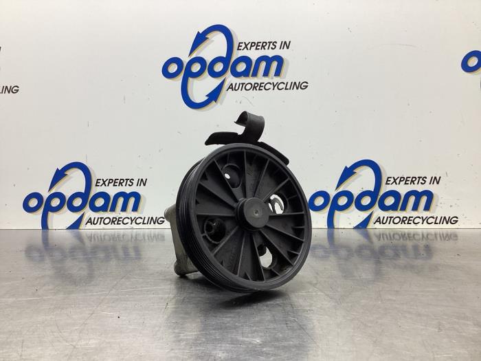 Gebruikte Pomp Servo Volvo V70 (SW) 2.4 D5 20V Prijs € 90,00 Margeregeling aangeboden door Gebr Opdam B.V.