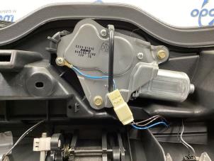 Gebruikte Motor Ruitenwisser achter Mazda 5 (CR19) 1.8i 16V Prijs € 40,00 Margeregeling aangeboden door Gebr Opdam B.V.