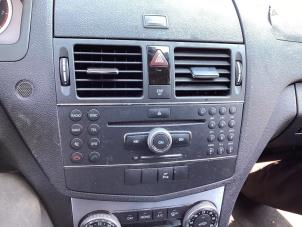 Gebruikte Radio CD Speler Mercedes C (W204) 2.5 C-230, C-250 V6 24V Prijs € 315,00 Margeregeling aangeboden door Gebr Opdam B.V.