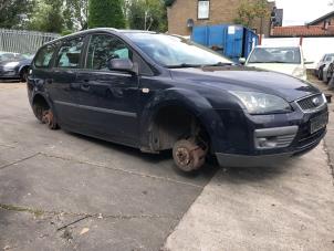 Gebruikte Koplamp rechts Ford Focus 2 Wagon 1.6 16V Prijs € 45,00 Margeregeling aangeboden door Gebr Opdam B.V.