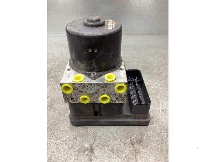 Gebruikte ABS Pomp Volvo V50 (MW) 1.8 16V Prijs € 75,00 Margeregeling aangeboden door Gebr Opdam B.V.