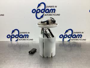Gebruikte Benzinepomp Opel Corsa D 1.2 16V Prijs € 54,00 Margeregeling aangeboden door Gebr Opdam B.V.
