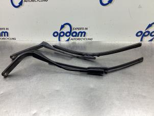 Gebruikte Ruitenwisserarm voor Mini Countryman (R60) 1.6 16V Cooper S Prijs € 45,00 Margeregeling aangeboden door Gebr Opdam B.V.