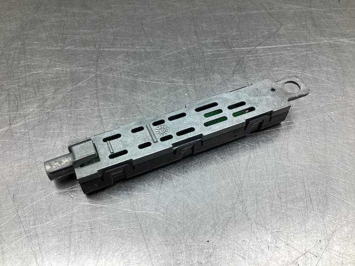 Antenne Versterker van een Audi A1 (8X1/8XK) 1.2 TFSI 2011