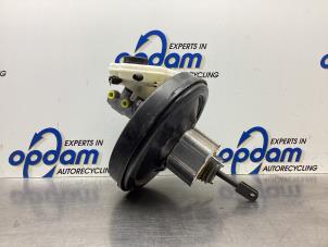 Gebruikte Rembekrachtiger Mini Countryman (R60) 1.6 16V Cooper S Prijs € 135,00 Margeregeling aangeboden door Gebr Opdam B.V.