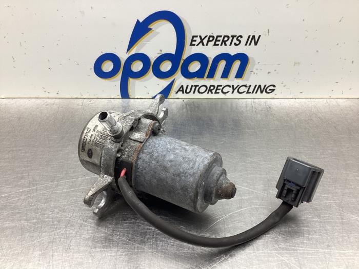 Gebruikte Vacuumpomp Rembekrachtiging Volvo V50 (MW) 2.4 20V Prijs € 112,00 Margeregeling aangeboden door Gebr Opdam B.V.