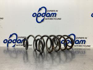 Gebruikte Schroefveer achter Opel Agila (B) 1.2 16V Prijs € 36,00 Margeregeling aangeboden door Gebr Opdam B.V.