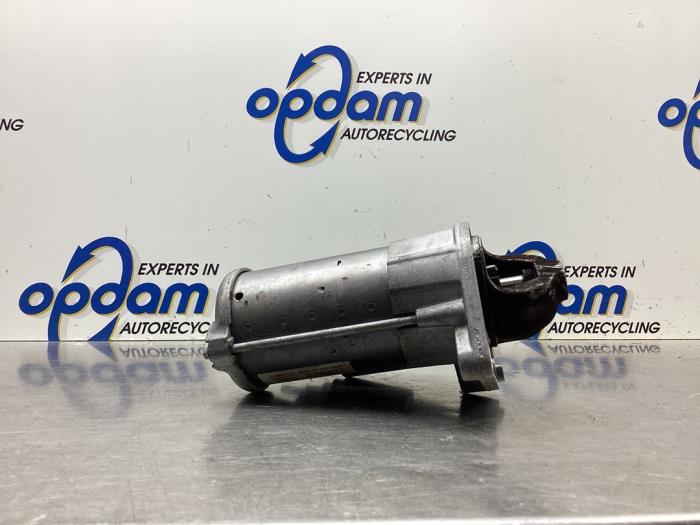 Startmotor van een Fiat 500 (312) 1.2 2019