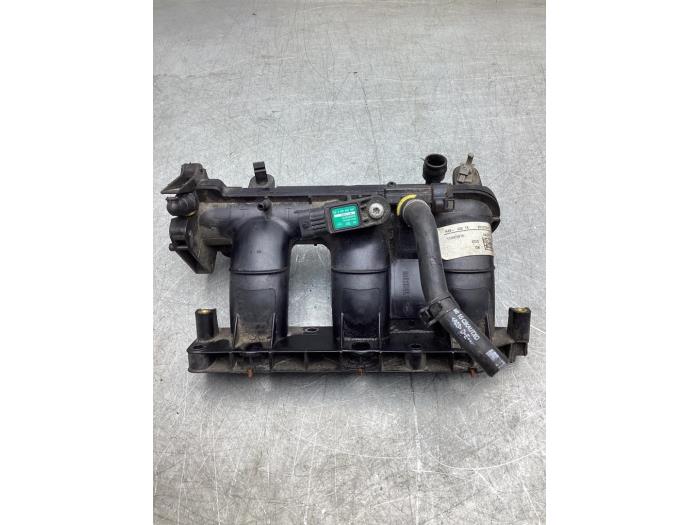 Gebruikte Inlaatspruitstuk Dacia Logan MCV II/III/Sandero Wagon 0.9 TCE 12V Prijs € 80,00 Margeregeling aangeboden door Gebr Opdam B.V.