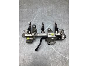 Gebruikte Injector brug Dacia Logan MCV II/Sandero Wagon (7S) 0.9 TCE 12V Prijs € 75,00 Margeregeling aangeboden door Gebr Opdam B.V.