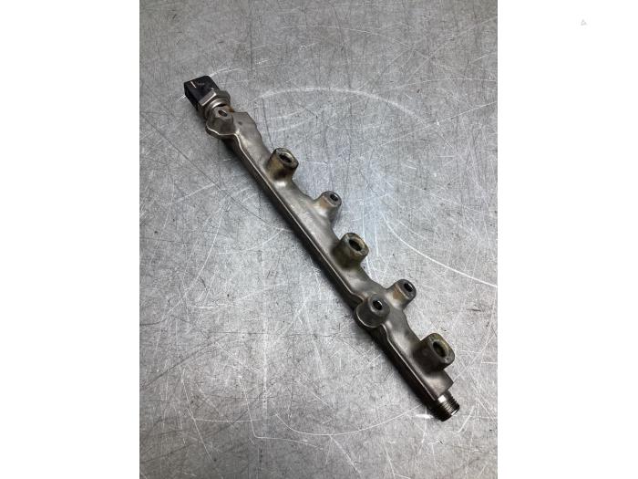 Gebruikte Injector brug Volkswagen Polo VI (AW1) 1.0 TSI 12V BlueMotion Prijs € 70,00 Margeregeling aangeboden door Gebr Opdam B.V.