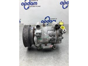 Gebruikte Aircopomp Renault Kangoo/Grand Kangoo (KW) 1.6 16V Prijs € 75,00 Margeregeling aangeboden door Gebr Opdam B.V.