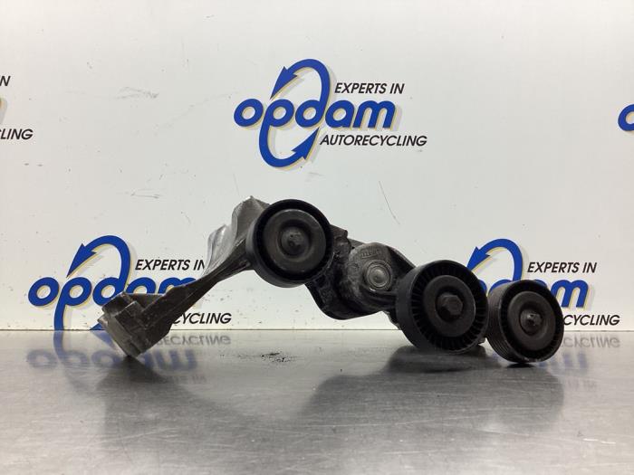 Gebruikte Dynamosteun onder Mercedes A (W169) 1.7 A-170 5-Drs. Prijs € 63,00 Margeregeling aangeboden door Gebr Opdam B.V.