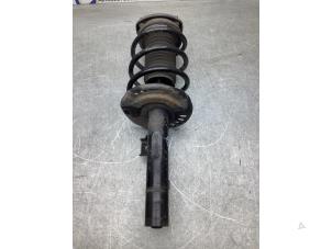 Gebruikte Mac Phersonpoot rechts-voor Mazda 3 Sport (BP) 2.0 SkyActiv-X M Hybrid 16V Prijs € 225,00 Margeregeling aangeboden door Gebr Opdam B.V.