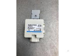 Gebruikte Keyless vehicle module Mazda 3 Sport (BP) 2.0 SkyActiv-X M Hybrid 16V Prijs € 40,00 Margeregeling aangeboden door Gebr Opdam B.V.
