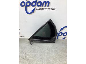 Gebruikte Driehoeks Ruit links-achter Mazda 3 Sport (BP) 2.0 SkyActiv-X M Hybrid 16V Prijs € 50,00 Margeregeling aangeboden door Gebr Opdam B.V.