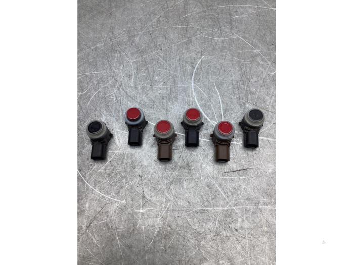 PDC Sensor van een Ford Puma 1.0 Ti-VCT EcoBoost mHEV 12V 2021