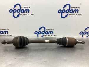 Gebruikte Homokineetas links-voor Renault Scénic III (JZ) 1.4 16V TCe 130 Prijs € 90,00 Margeregeling aangeboden door Gebr Opdam B.V.