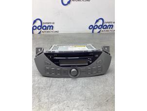 Gebruikte Radio CD Speler Nissan Pixo (D31S) 1.0 12V Prijs € 40,00 Margeregeling aangeboden door Gebr Opdam B.V.