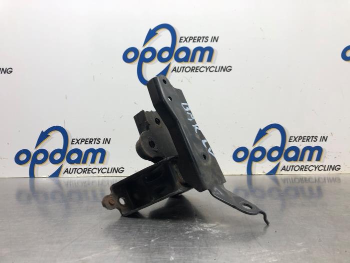 Gebruikte Versnellingsbak Steun Toyota Aygo (B40) 1.0 12V VVT-i Prijs € 32,00 Margeregeling aangeboden door Gebr Opdam B.V.
