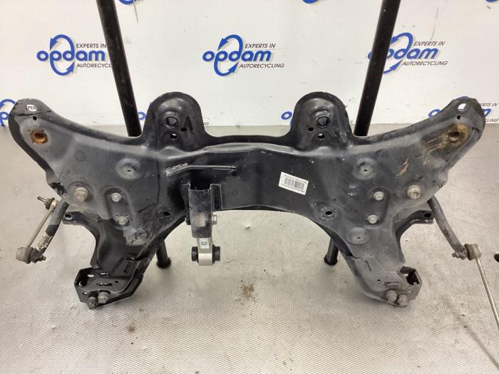 Subframe van een Fiat 500 (312) 0.9 TwinAir 85 2020
