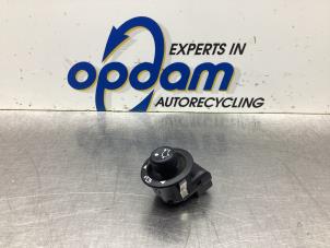 Gebruikte Schakelaar Spiegel Ford Fiesta 6 (JA8) 1.25 16V Prijs € 18,00 Margeregeling aangeboden door Gebr Opdam B.V.