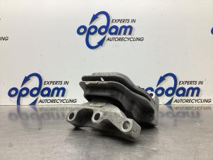 Gebruikte Motorrubber Seat Ibiza ST (6J8) 1.0 EcoTSI 12V Prijs € 27,00 Margeregeling aangeboden door Gebr Opdam B.V.