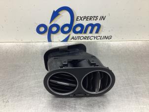 Gebruikte Luchtrooster Dashboard Volkswagen Golf Plus (5M1/1KP) 1.6 FSI 16V Prijs € 22,00 Margeregeling aangeboden door Gebr Opdam B.V.