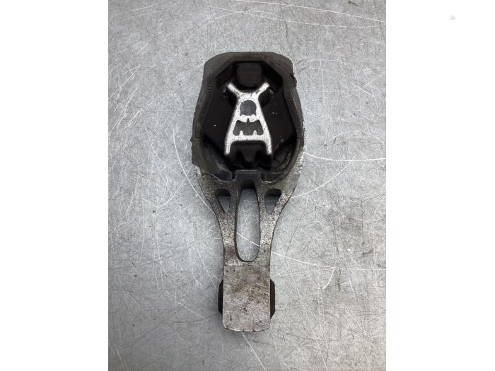 Gebruikte Motorsteun Peugeot 3008 II (M4/MC/MJ/MR) 1.2 12V e-THP PureTech 130 Prijs € 25,00 Margeregeling aangeboden door Gebr Opdam B.V.