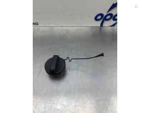 Gebruikte Tankdop Citroen C1 1.0 12V VVT-i Prijs € 18,00 Margeregeling aangeboden door Gebr Opdam B.V.