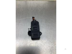 Gebruikte Relais Volkswagen Polo V (6R) 1.4 16V Prijs € 32,00 Margeregeling aangeboden door Gebr Opdam B.V.