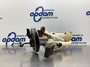 Gebruikte Benzinepomp BMW 3 serie (E46/4) 323i 24V Prijs € 45,00 Margeregeling aangeboden door Gebr Opdam B.V.