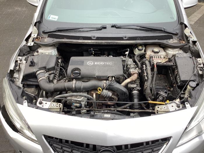 Gebruikte Motor Opel Astra J Sports Tourer (PD8/PE8/PF8) 1.7 CDTi 16V Prijs € 1.750,00 Margeregeling aangeboden door Gebr Opdam B.V.