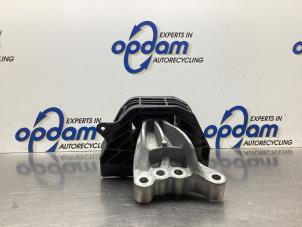 Gebruikte Motorsteun Opel Corsa F (UB/UH/UP) 1.2 12V 75 Prijs € 36,00 Margeregeling aangeboden door Gebr Opdam B.V.