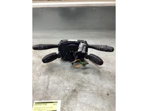 Gebruikte Licht + Raw Schakelaar Peugeot 207/207+ (WA/WC/WM) 1.4 16V Prijs € 60,00 Margeregeling aangeboden door Gebr Opdam B.V.