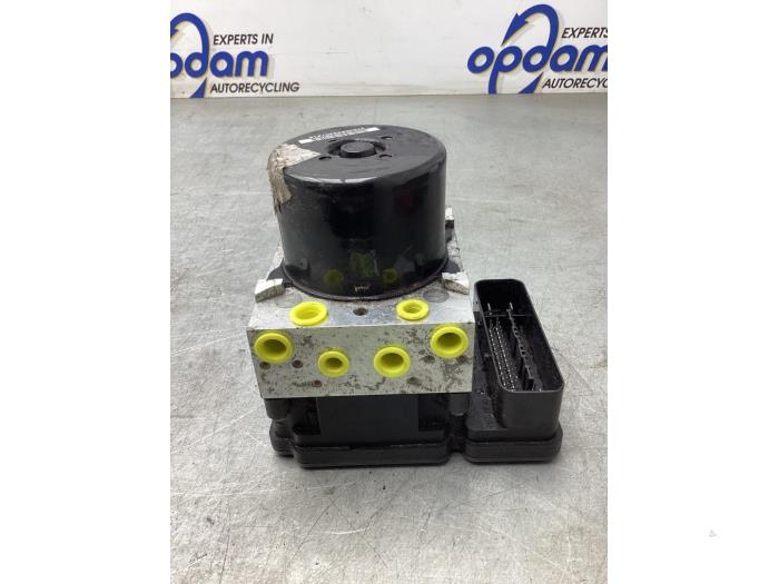 Gebruikte ABS Pomp Ford Focus 3 Wagon 1.6 Ti-VCT 16V 125 Prijs € 120,00 Margeregeling aangeboden door Gebr Opdam B.V.