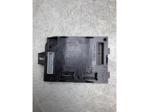 Gebruikte Bodycontrol Module Renault Twingo III (AH) 1.0 SCe 70 12V Prijs € 100,00 Margeregeling aangeboden door Gebr Opdam B.V.