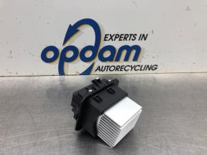 Gebruikte Kachel Weerstand Peugeot 108 1.0 12V VVT-i Prijs € 32,00 Margeregeling aangeboden door Gebr Opdam B.V.