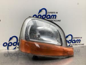 Gebruikte Rechter Koplamp Renault Kangoo (KC) 1.6 16V Prijs € 45,00 Margeregeling aangeboden door Gebr Opdam B.V.