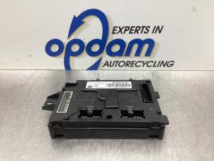 Gebruikte Bodycontrol Module Renault Clio IV Estate/Grandtour (7R) 0.9 Energy TCE 12V Prijs € 68,00 Margeregeling aangeboden door Gebr Opdam B.V.