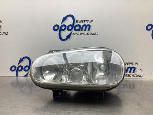 Gebruikte Linker Koplamp Volkswagen Golf IV (1J1) 1.4 16V Prijs € 27,00 Margeregeling aangeboden door Gebr Opdam B.V.