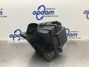 Gebruikte Luchtfilterhuis Opel Corsa D 1.3 CDTi 16V ecoFLEX Prijs € 27,00 Margeregeling aangeboden door Gebr Opdam B.V.