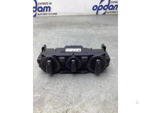 Gebruikte Chaufage Bedieningspaneel Volkswagen Up! (121) 1.0 12V 60 Prijs € 25,00 Margeregeling aangeboden door Gebr Opdam B.V.