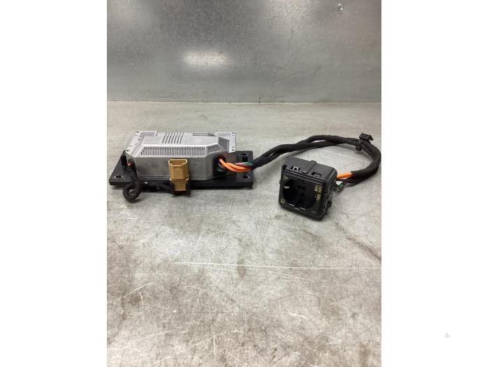 Gebruikte 12 Volt aansluiting Skoda Enyaq iV (NYAC) 60 Prijs € 100,00 Margeregeling aangeboden door Gebr Opdam B.V.
