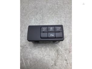 Gebruikte PDC Schakelaar Mazda CX-5 II (KF) 2.0 SkyActiv-G 165 16V 2WD Prijs € 40,00 Margeregeling aangeboden door Gebr Opdam B.V.