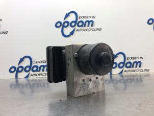 Gebruikte ABS Pomp Mercedes C Combi (S203) 2.0 C-180 16V Prijs € 112,00 Margeregeling aangeboden door Gebr Opdam B.V.