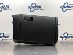 Gebruikte Dashboardkastje Volkswagen Polo VI (AW1) 1.0 12V BlueMotion Technology Prijs € 45,00 Margeregeling aangeboden door Gebr Opdam B.V.