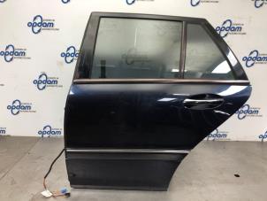 Gebruikte Deur 4Deurs links-achter Mercedes C Combi (S203) 1.8 C-180K 16V Prijs € 135,00 Margeregeling aangeboden door Gebr Opdam B.V.