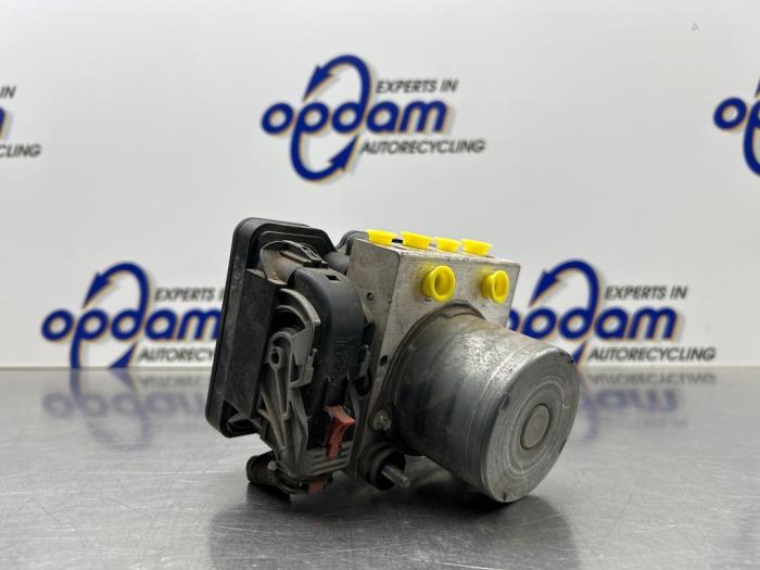 Gebruikte ABS Pomp Skoda Fabia III Combi (NJ5) 1.0 TSI 12V Prijs € 158,00 Margeregeling aangeboden door Gebr Opdam B.V.