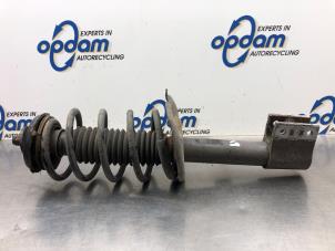 Gebruikte Voorpoot links Peugeot 308 (4A/C) 1.6 HDi 16V FAP Prijs € 45,00 Margeregeling aangeboden door Gebr Opdam B.V.